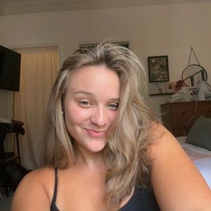 Meet your Posher, Kayla